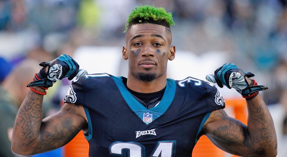 
                <strong>Jalen Mills - Cornerback</strong><br>
                Der am spätesten gedraftete Spieler in der gesamten Eagles-Defense. 2016 wählte Philadelphia Jalen Mills in der siebten Runde an Position 233 aus. Schon in seiner Rookie-Saison kam der 23 Jahre alte Texaner in allen Spielen zum Einsatz, wenn auch nur zweimal als Starter. In der laufenden Spielzeit gelang Mills der Durchbruch: 15 Starts, 16 Pässe verteidigt, drei Interceptions. Gegen die San Francisco 49ers in Week 8 trug er eine davon sogar zum Touchdown zurück. Die Leistung stimmt bei Jalen Mills. Die Haarfarbe sowieso.
              