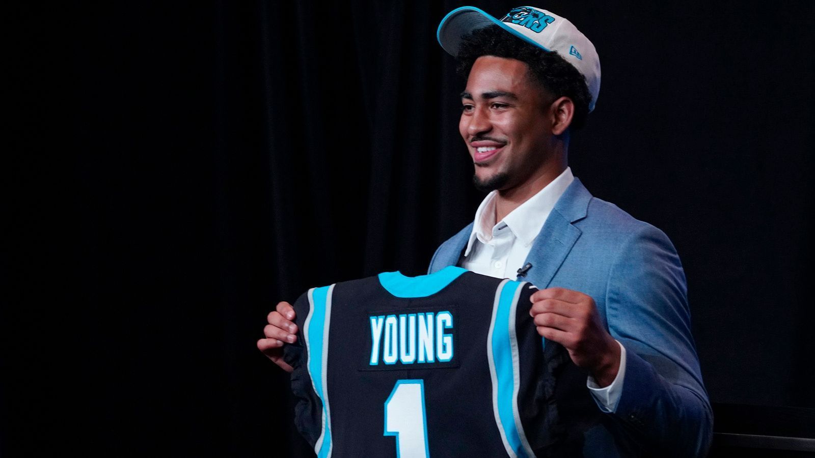 
                <strong>Bryce Young (Carolina Panthers)</strong><br>
                &#x2022; <strong>University of Alabama</strong>: Psychologie (ohne Abschluss)<br>
              