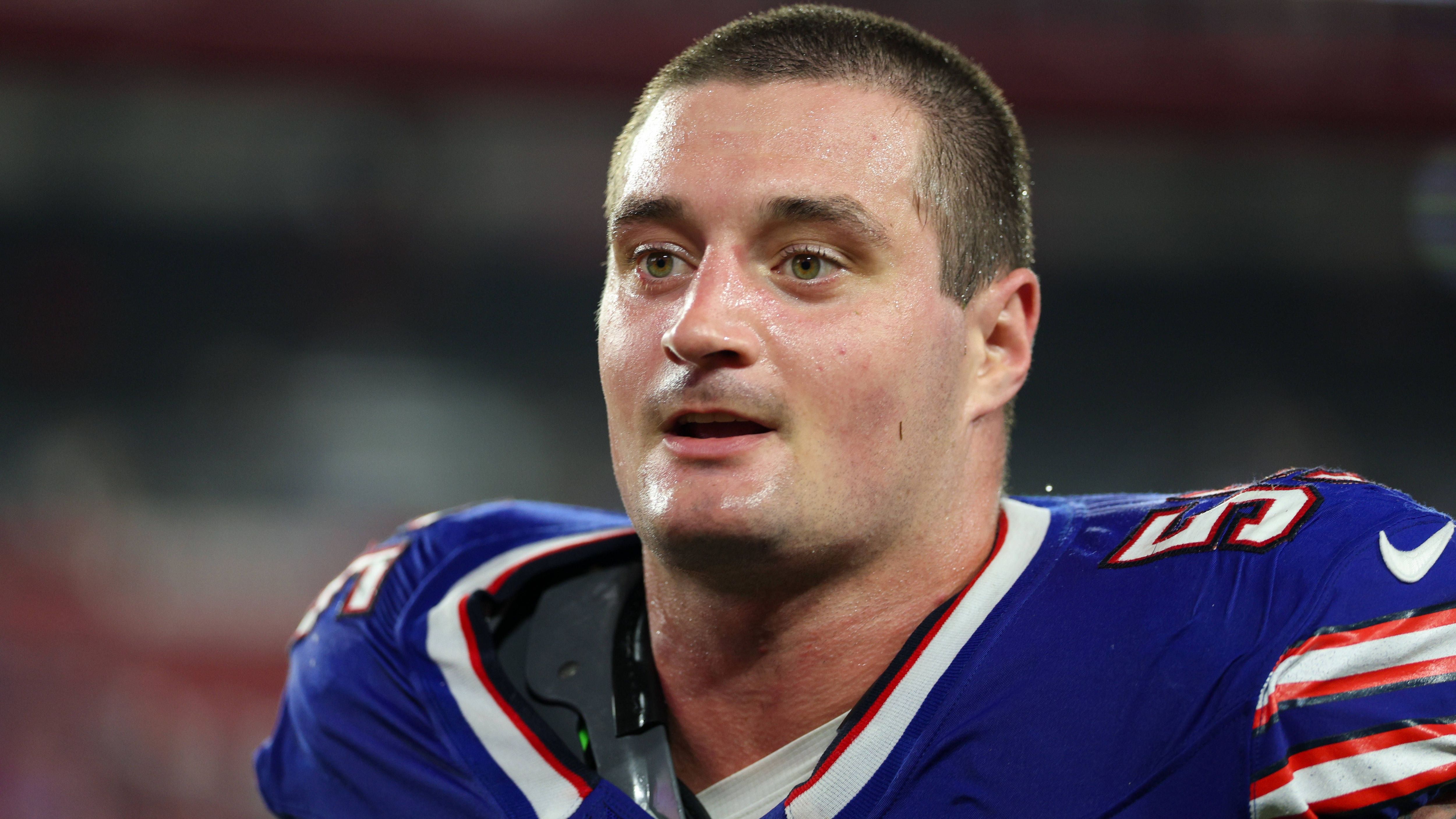 <strong>Michael Hoecht (Buffalo Bills)</strong><br>Bittere Nachricht für die Buffalo Bills. Defensive End Michael Hoecht hat sich im Spiel gegen die Kansas City Chiefs einen Achillessehnenriss zugezogen, das bestätigte Head Coach Sean McDermott. "Das ist ein großer Verlust", wird der Cheftrainer von den "Buffalo News" zitiert. Hoecht hatte sich ohne Gegnerkontakt verletzt, als sein rechtes Bein beim Abstoßen während eines Snaps nachgab.