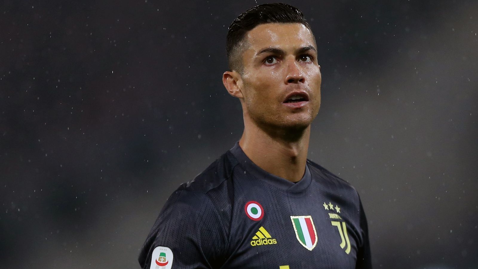 
                <strong>Platz 3 - Cristiano Ronaldo</strong><br>
                Tore von außerhalb des Strafraumes seit 2013: 23Vereine: Juventus Turin, Real Madrid
              
