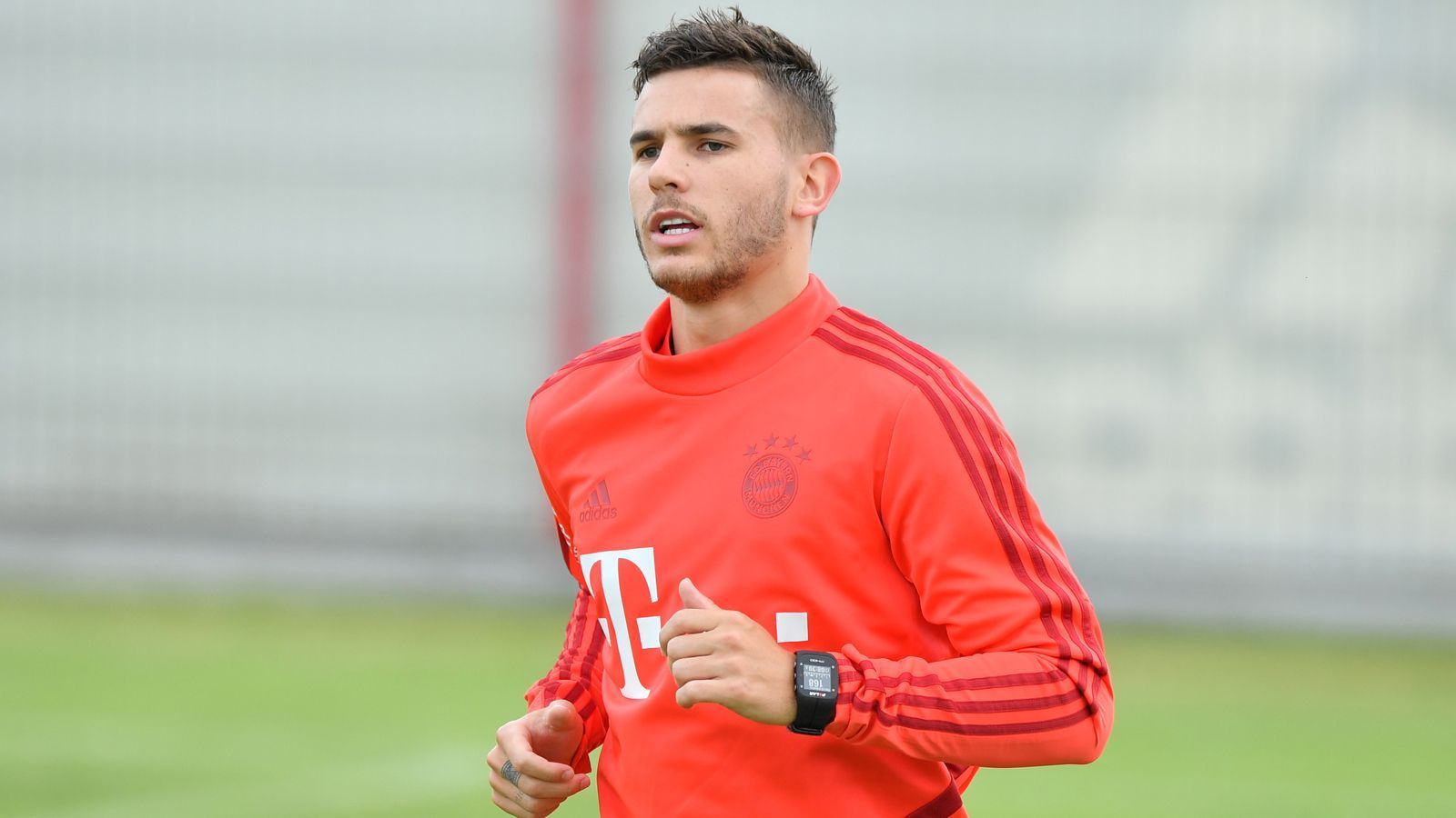 
                <strong>Platz 3: Lucas Hernandez</strong><br>
                Wechsel von: Atletico Madrid zum FC Bayern MünchenZeitpunkt des Wechsels: Juli 2019Alter zum Zeitpunkt des Wechsels: 23 JahreAblösesumme: 80 Millionen Euro
              