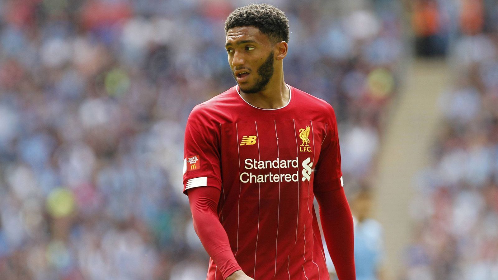 
                <strong>Joe Gomez (FC Liverpool)</strong><br>
                Stoppt eine vielversprechende Chelsea-Hereingabe mit dem langen Fuß (33.). Pennt dann aber drei Minuten später beim 0:1, als er Giroud laufen lässt. Verliert danach auch Pulisic immer mehr aus den Augen. Dürfte aufgeatmet haben, als der US-Boy nach 74 Minuten das Feld verlässt. Darf nach Robertsons Auswechslung in der Verlängerung auf die linke Flanke wechseln - und macht seinen Job da deutlich besser. ran-Note: 4
              