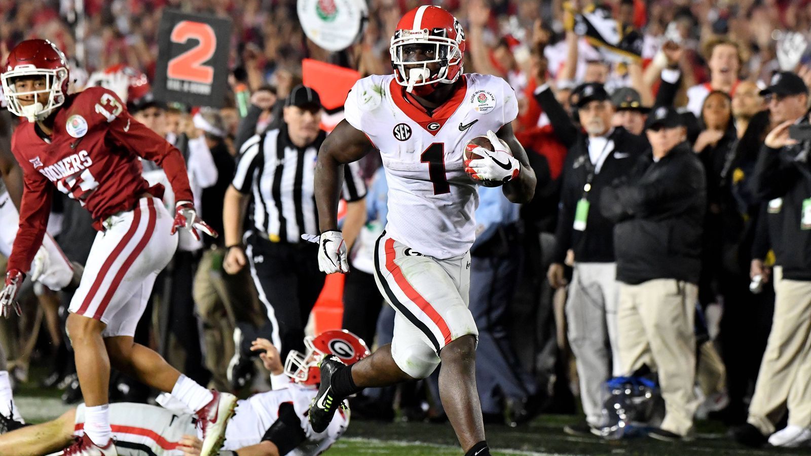 
                <strong>Sony Michel (New England Patriots)</strong><br>
                College:Georgia BulldogsPosition: Running BackJahre am College: 4College-Stats: 3613 Rushing Yards - 33 Rushing Touchdowns - 6,1 Yards/LaufGedrafted: 2018 an 31. Stelle von den New England Patriots
              