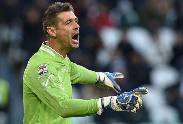 
                <strong>Platz 6: Albano Bizzarri (50 Prozent)</strong><br>
                Den sechsten Platz teilen sich zwei Keeper mit jeweils zehn Zu-Null-Partien in 20 Auftritten in der Serie A: der 37-Jährige Bizzarri von Chievo Verona und ...
              