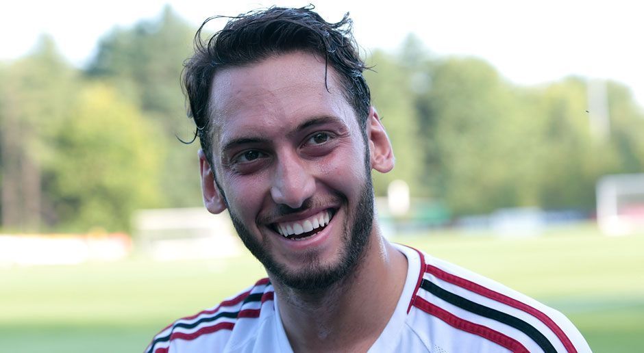 
                <strong>Hakan Calhanoglu: Wechsel von Bayer Leverkusen zum AC Mailand</strong><br>
                Ablösesumme (Bayer Leverkusen): Zwischen 20 und 30 Millionen Euro - je nach BonuszahlungenWeiterverkaufsbeteiligung (Hamburger SV): Zehn Prozent der Ablösesumme, also zwischen zwei und drei Millionen Euro (Quelle: NDR)
              