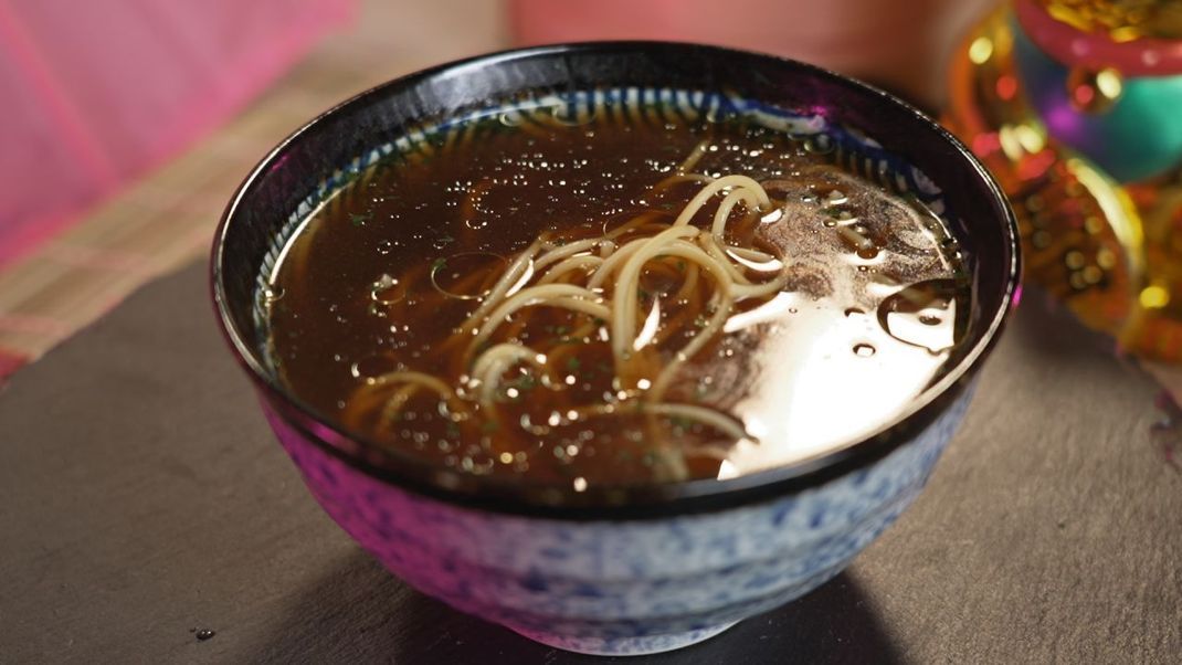 Lust auf eine Express-Ramen-Suppe? Dann probiere doch mal Spaghetti anstelle von Ramen aus.