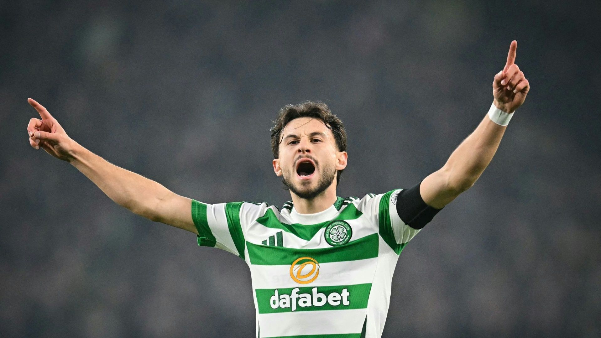 <strong>Nicolas Kühn (Celtic Glasgow)</strong><br>Der deutsche Flügelspieler steht laut Transferexperte Frabrizio Romano kurz vor einem Wechsel von Schottland nach Italien. Demnach soll Celtic Glasgow für das Ex-Bayern-Talent 19 Millionen Euro von Como erhalten. Der Medizincheck ist bereits für Anfang der nächsten Woche geplant. RB Leipzig soll auch an seinem ehemaligen Jugendspieler interessiert gewesen sein.