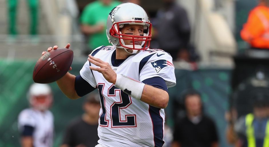 
                <strong>Quarterback: Tom Brady (New England Patriots)</strong><br>
                Stimmen: Stats: 3.865 Passing-Yards, 27 Passing-TDs, 6 Interceptions
              