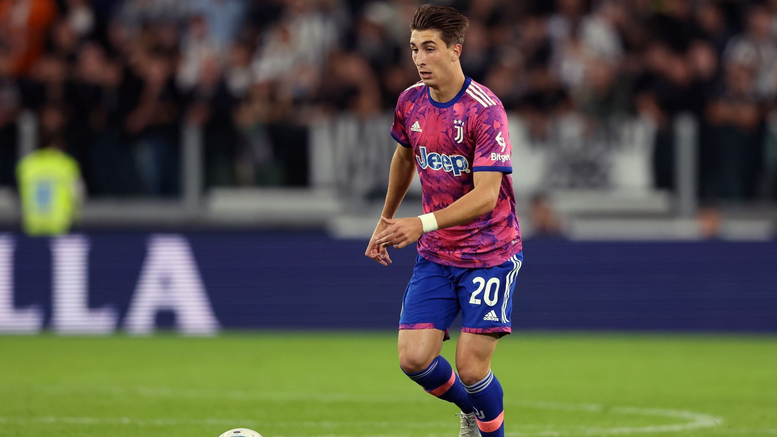 
                <strong>Fabio Miretti</strong><br>
                &#x2022; Verein: Juventus Turin<br>&#x2022; Nationalität: Italien<br>&#x2022; Position: Zentraler Mittelfeldspieler<br>&#x2022; Alter: 19 Jahre<br>
              