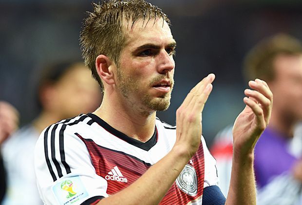 
                <strong>Philipp Lahm erklärt seinen Rücktritt aus der Nationalelf</strong><br>
                Philipp Lahm beendet seine beeindruckende Laufbahn im DFB-Dress. Das Netz diskutiert über den Abgang auch mit einer Menge Humor. ran.de zeigt die besten Tweets.
              