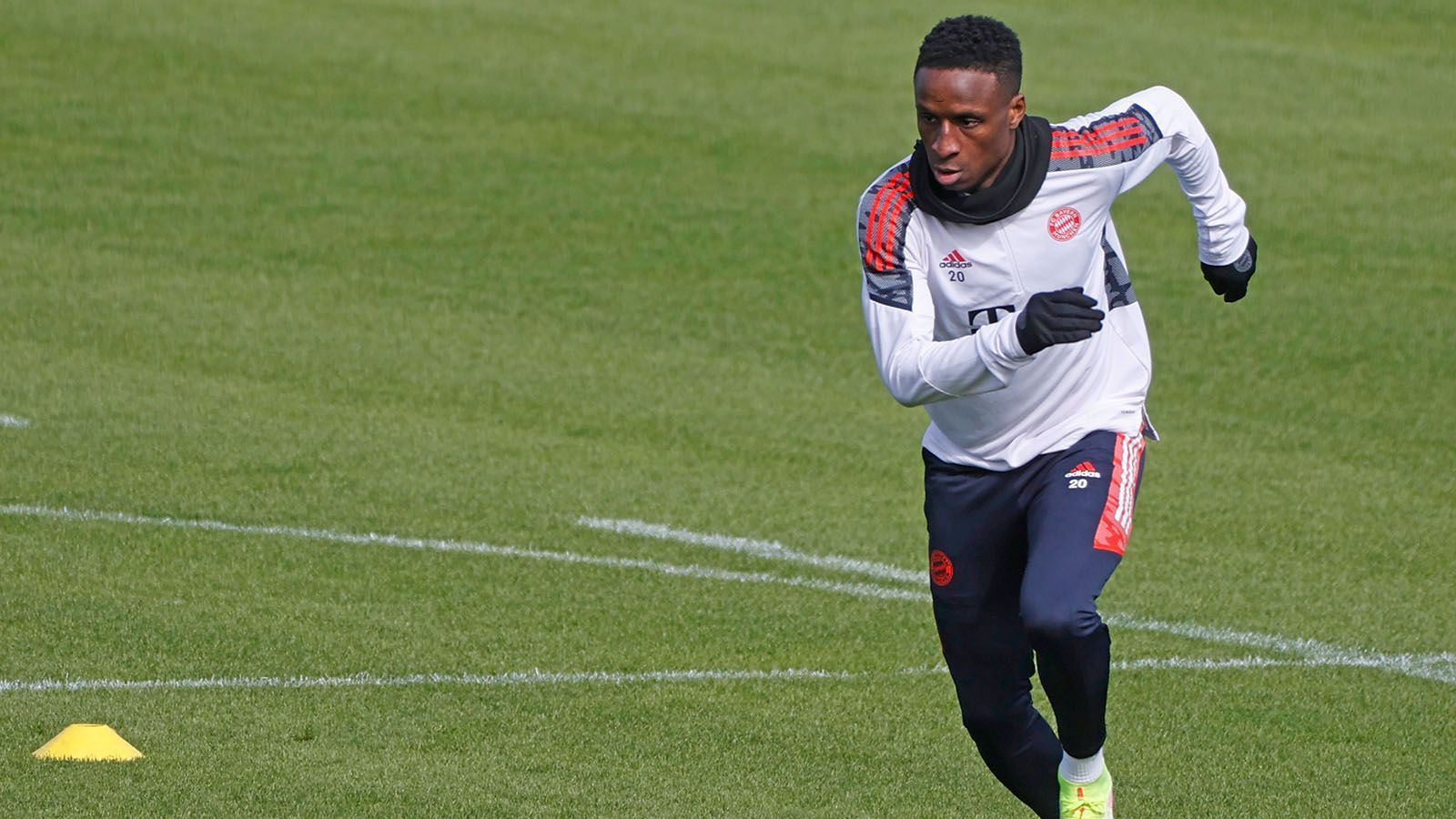 
                <strong>Bouna Sarr (Zwölf Einsätze)</strong><br>
                Der Verteidiger hat nicht das Niveau, um sich bei den Bayern durchzusetzen - so viel ist inzwischen allen Beteiligten klar. Daher wird er quasi gar nicht mehr berücksichtigt und fehlte zuletzt verletzt. Seine Zukunft wird außerhalb Münchens liegen - vorausgesetzt, es findet sich ein Verein, der seine Gehaltsvorstellungen erfüllt. ran-Note: 5
              