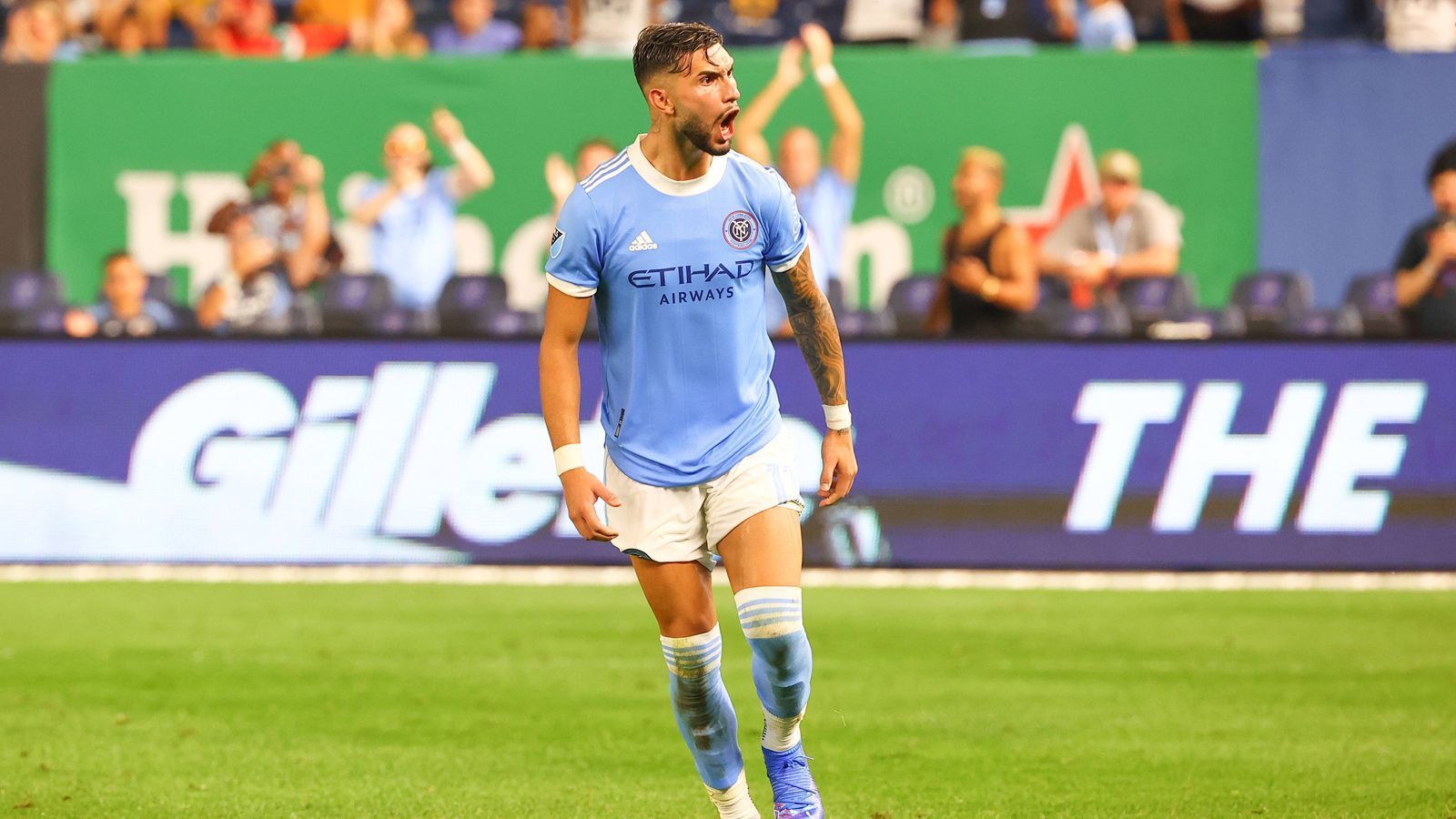 
                <strong>Valentin Castellanos (spielt seit 2019 für den New York City FC)</strong><br>
                Valentin Castellanos hat eine überragende Saison hinter sich. In 32 Ligaspielen konnte der 23-jährige Argentinier 19 Tore erzielen und gab zusätzlich noch acht Torvorlagen. Als bester Scorer der Liga wurde Castellanos mit dem Goldenen Ball ausgezeichnet.
              