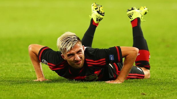 
                <strong>Kevin Kampl (Bayer Leverkusen)</strong><br>
                Kevin Kampl (Bayer Leverkusen): Das gleichee Schicksal teilt Kevin Kampl. Auch er muss im Spiel gegen Borussia Dortmund verletzt ausgewechselt werden und zieht sich einen Muskelfaserriss in der linken Wade zu.
              