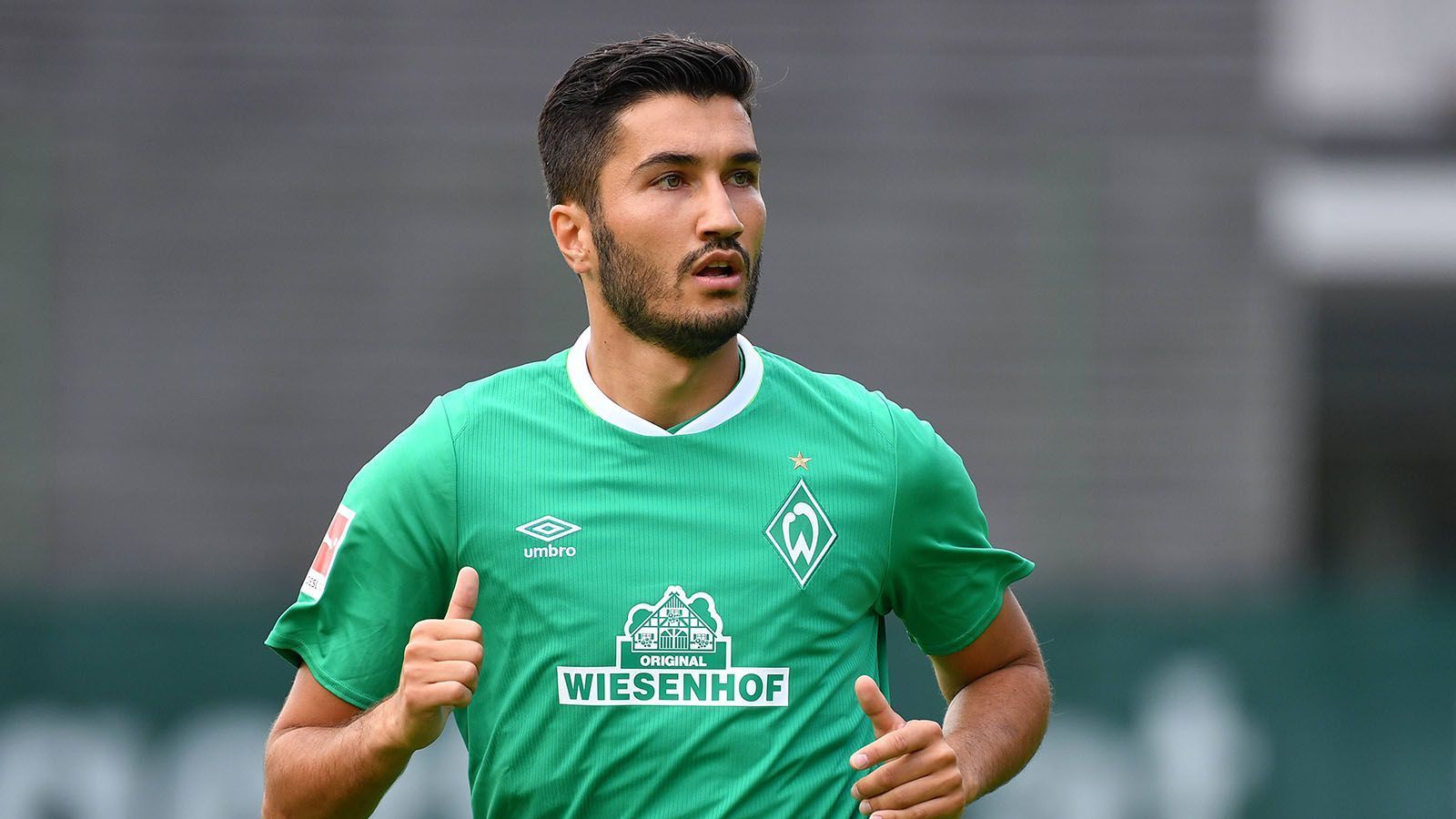 
                <strong>Werder Bremen </strong><br>
                Grundpreis: 84,95 EuroMit Spielerbeflockung: 97,45 EuroMit individueller Beflockung: 99,95 Euro
              