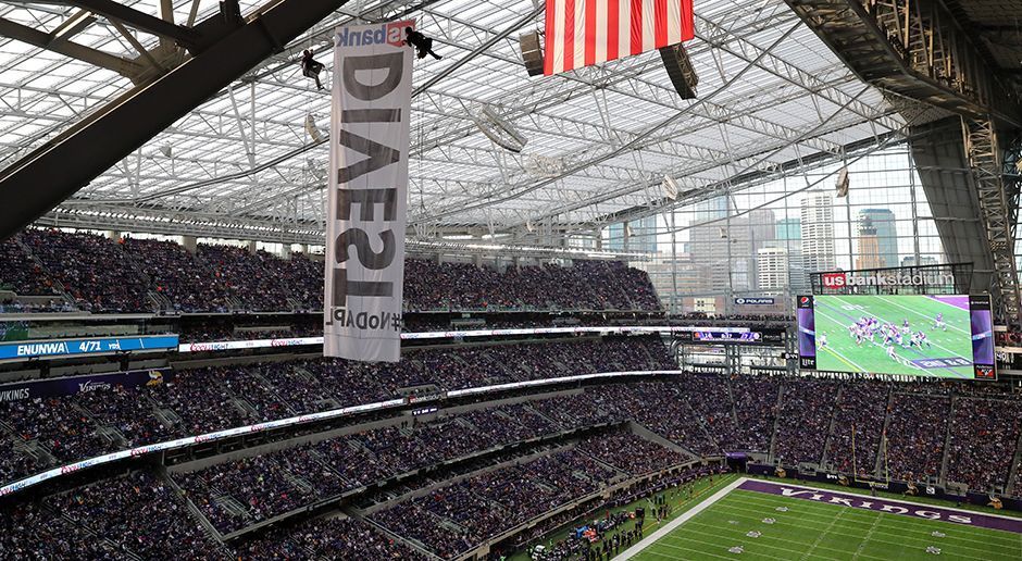 
                <strong>Minnesota Vikings: U.S. Bank Stadium</strong><br>
                Baujahr: 2013.Kosten: 1,087 Milliarden Dollar.Finanzierung aus öffentlichen Geldern: 498 Millionen Dollar.Kapazität: 66 665.Eröffnung: 2016.
              