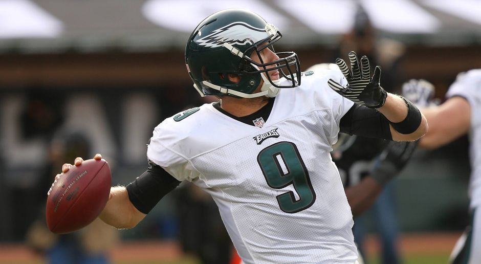 
                <strong>Nick Foles (Philadelphia Eagles)</strong><br>
                Der zweite ist Nick Foles. Der inzwischen 28-Jährige warf am 3. November 2013 sieben Touchdown-Pässe im Trikot der Philadelphia Eagles gegen die Oakland Raiders. Das Spiel endete 49:20.
              