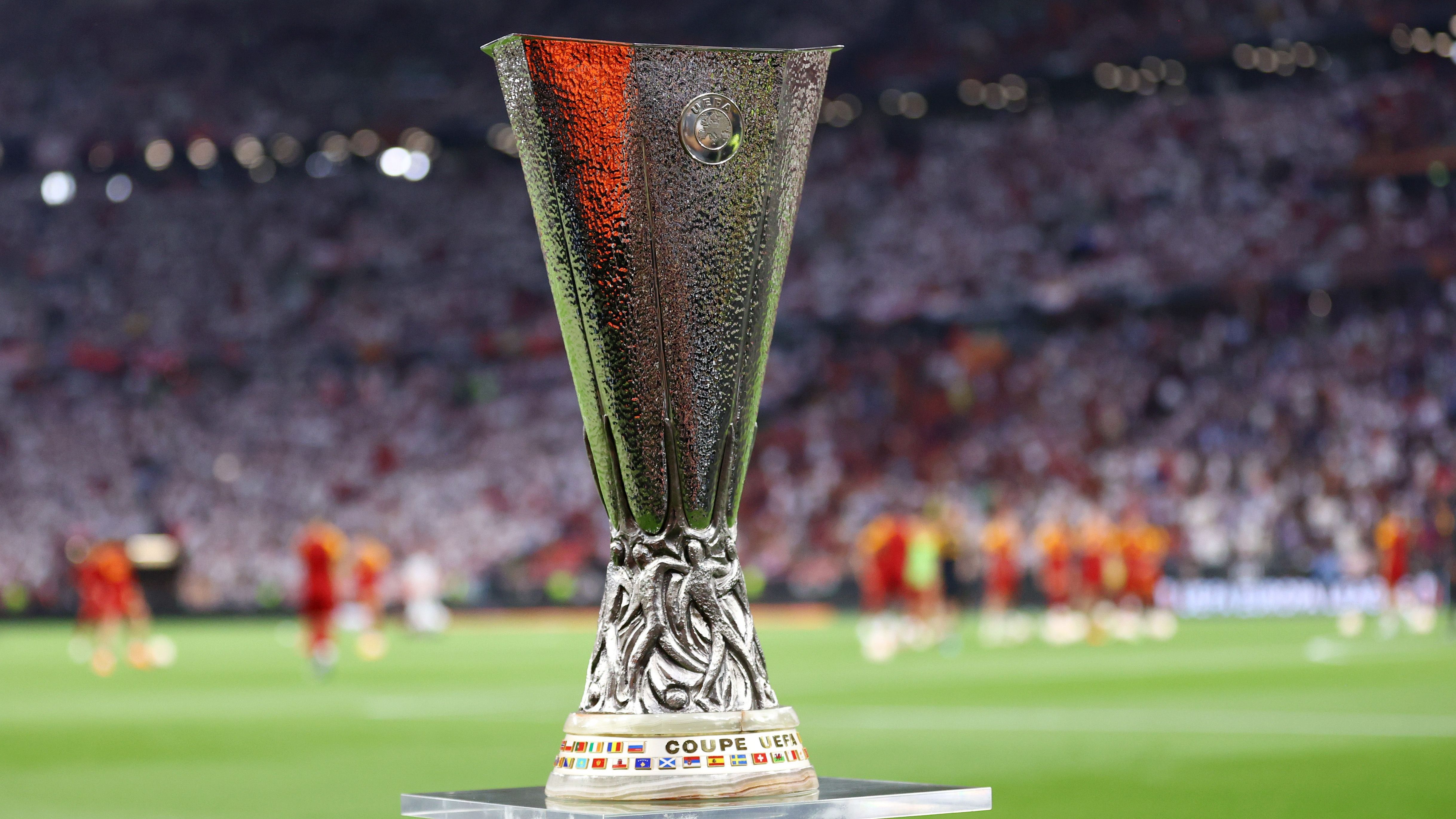 <strong>Modus und Wettbewerb veränderten sich über die Jahre</strong><br>Der UEFA-Pokal wurde aber der Saison 1971/72 ausgetragen. Damals gab es noch wie im Halbfinale ein Hin- und Rückspiel. Seit der Spielzeit 1997/98 wurde der Sieger in einem Spiel auf neutralem Boden ermittelt. 2009/2010 löste die UEFA Europa League den alten Wettbewerb ab.