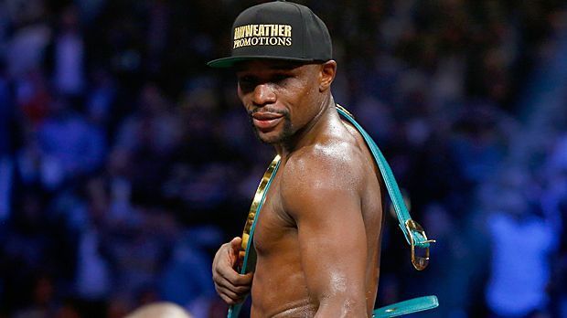 
                <strong>1. Floyd Mayweather</strong><br>
                ... nämlich Floyd "The Money" Mayweather selbst. Der 40-Jährige strotzt wieder einmal nur so vor Selbstbewusstsein.
              