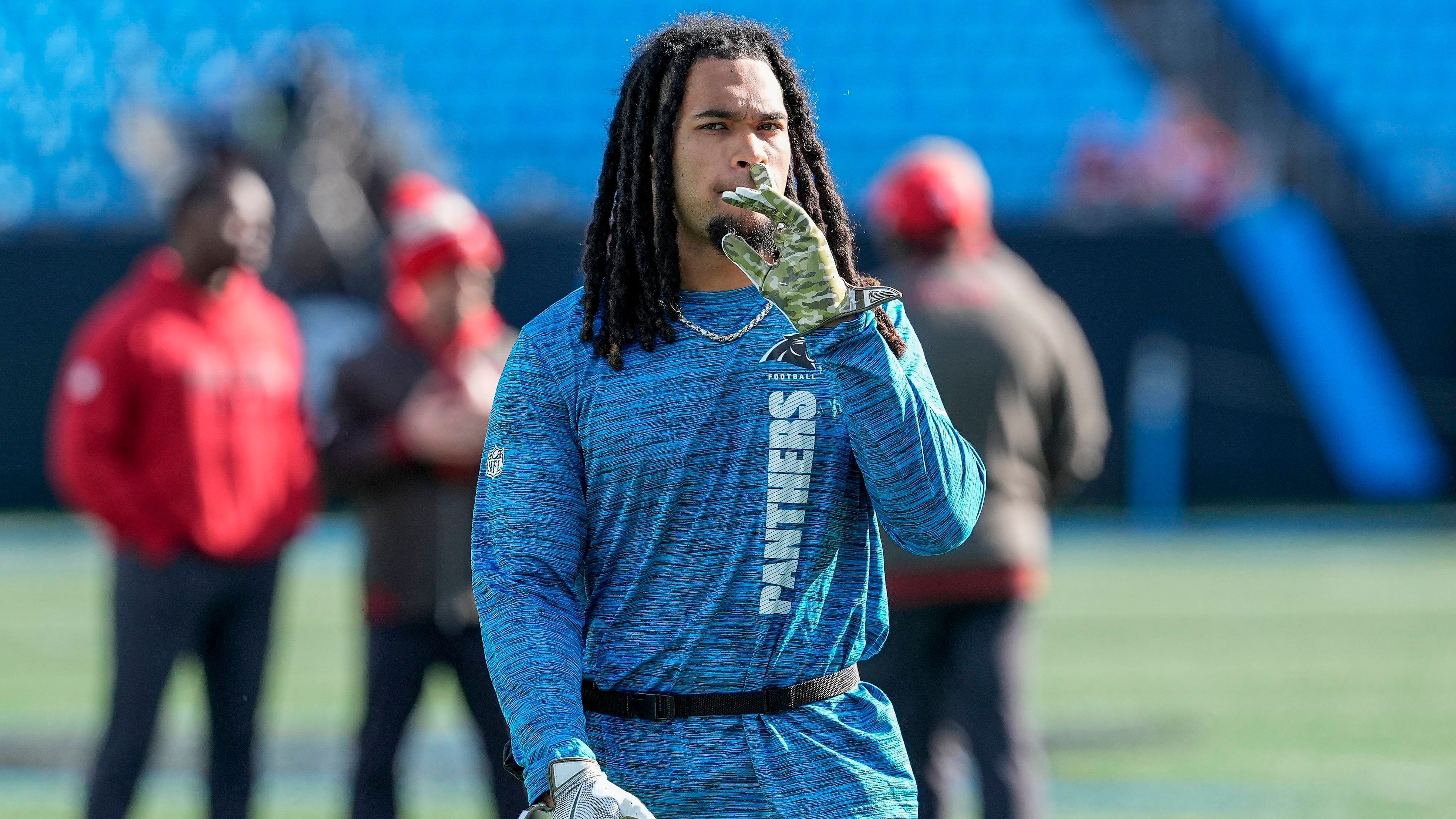 <em><strong>Jonathon Brooks (Carolina Panthers)</strong><br>Bitterer Rückschlag für Jonathon Brooks. Die Carolina Panthers haben den Running Back auf die PUP-Liste gesetzt. Der Zweitrundenpick aus dem Jahr 2024 muss sich von seiner zweiten Kreuzband-Verletzung im rechten Knie innerhalb von 13 Monaten erholen. Er wird die komplette Spielzeit 2025 verpassen.</em>