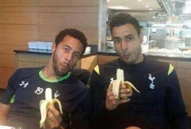 
                <strong>Tottenham</strong><br>
                Moussa Dembélé (l.) und Nacer Chadli (r.), Spieler der Tottenham Hotspur, schließen sich der Kampagne an.
              