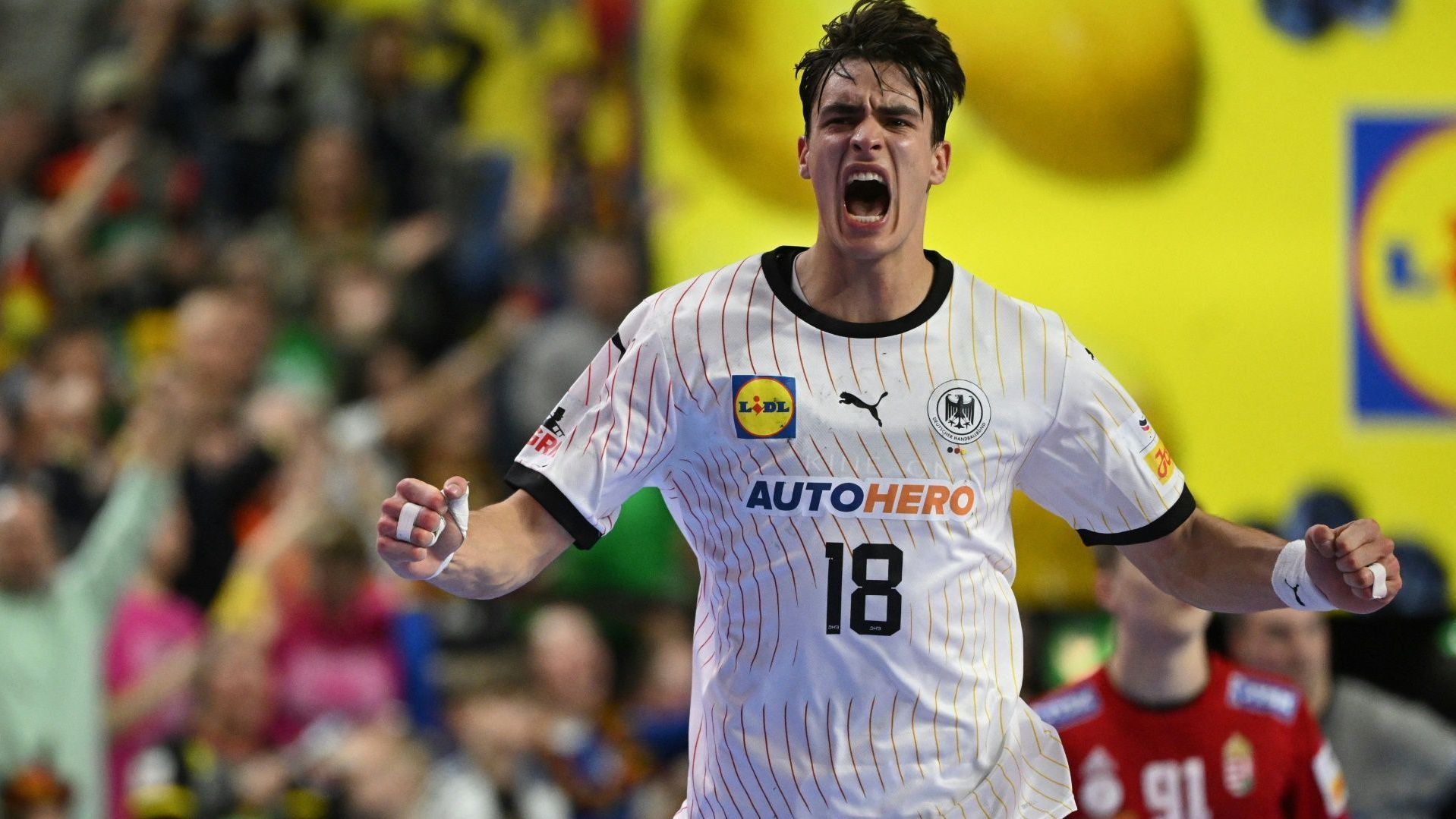 <strong>Julian Köster (VfL Gummersbach)</strong><br>Monatsgehalt: 24.000 Euro