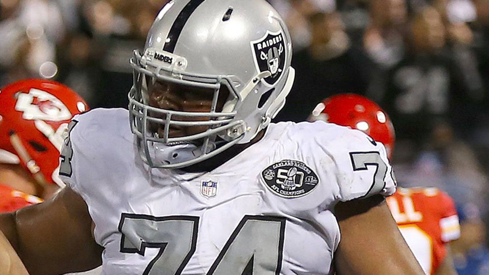 
                <strong>Vadal Alexander (Oakland Raiders)</strong><br>
                Auch er hatte leistungssteigernde Mittel eingenommen. Er kann zumindest theoretisch wieder spielen. Denn er hätte trotz der Sperre am Training Camp und an der Preseason teilnehmen können, erschien aber nicht und wurde deshalb von den Raiders entlassen. 
              