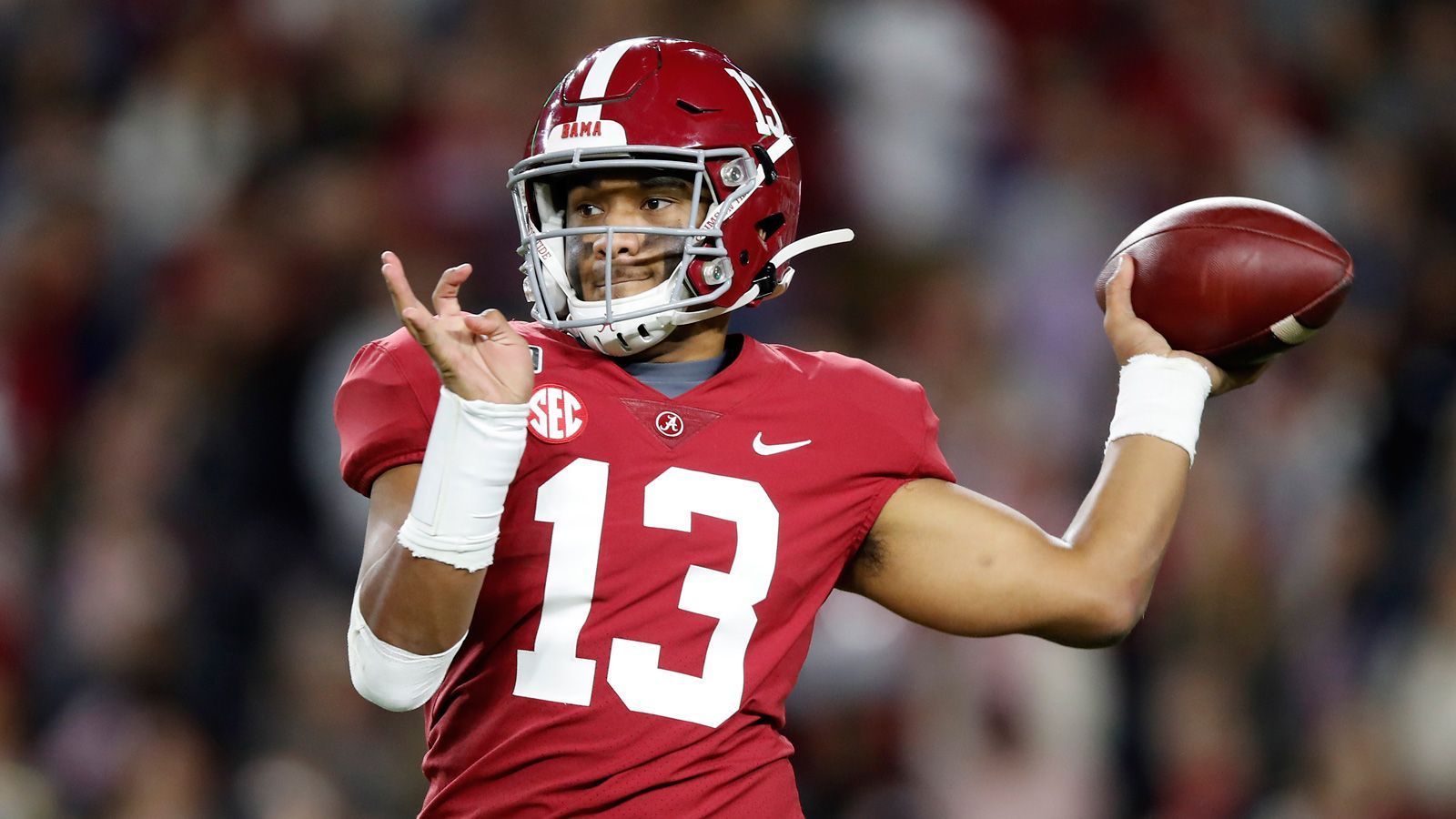 
                <strong>Tua Tagovailoa (Miami Dolphins)</strong><br>
                Sein Nachfolger in Alabama ändert ebenfalls seine Nummer: In Miami wird Tua Tagovailoa zukünftig mit der Nummer  über den Platz laufen. Die  hängt Tagovailoa an den Nagel.
              