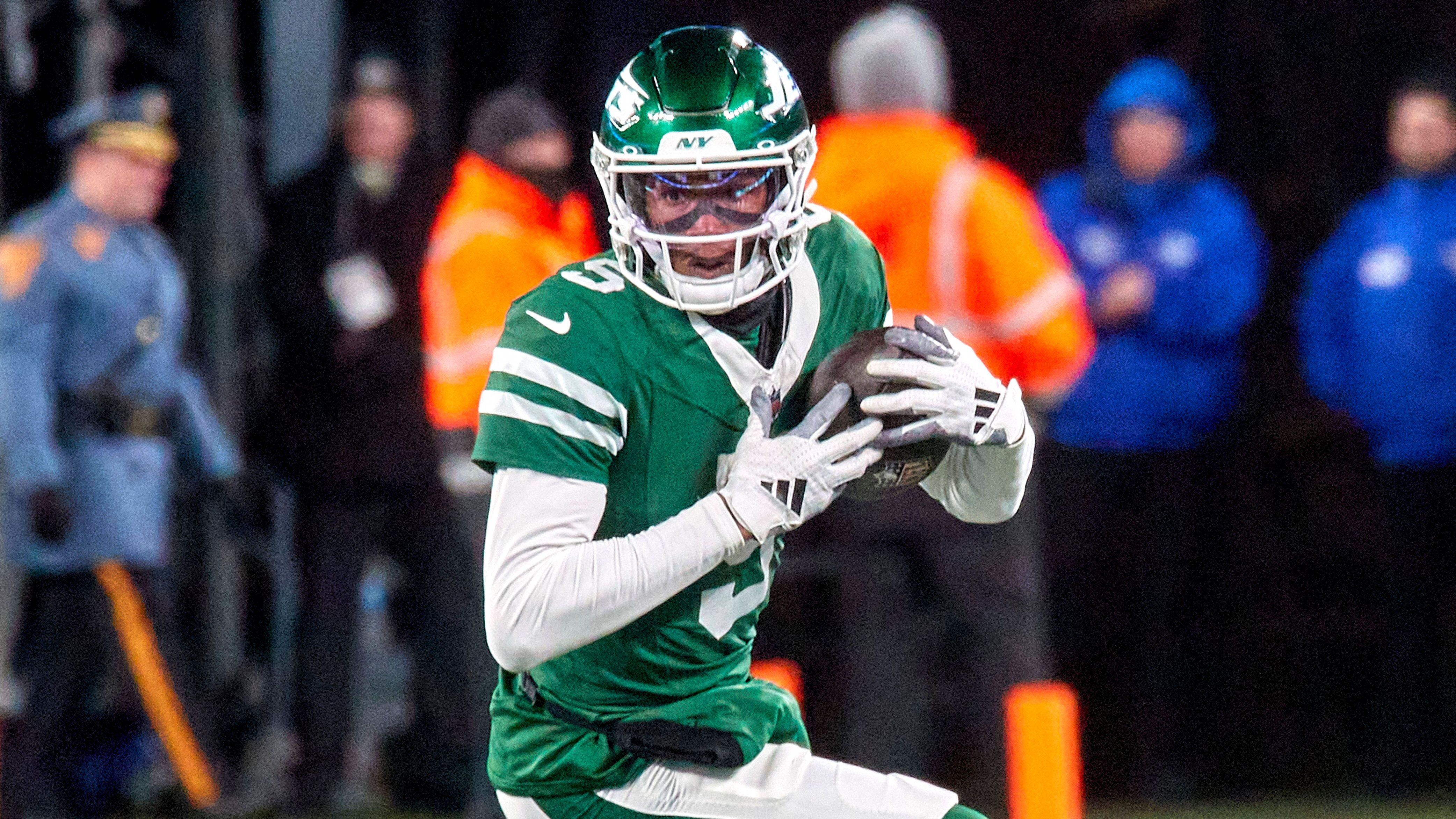 <strong>Garrett Wilson (New York Jets)</strong><br>Garrett Wilson unterschreibt einen neuen Vertrag bei den Jets - eine Einigung soll es bereits geben. Das berichtet Insider Ian Rapoport.&nbsp;In Zahlen heißt das: Wilson soll einen 130 Millionen Dollar schweren Vierjahresvertrag bekommen. 90 Millionen Dollar davon sind garantiert. Wilson spielt seit 2022 für die Franchise aus New York - damals wurde er als zehnter Pick ausgewählt.