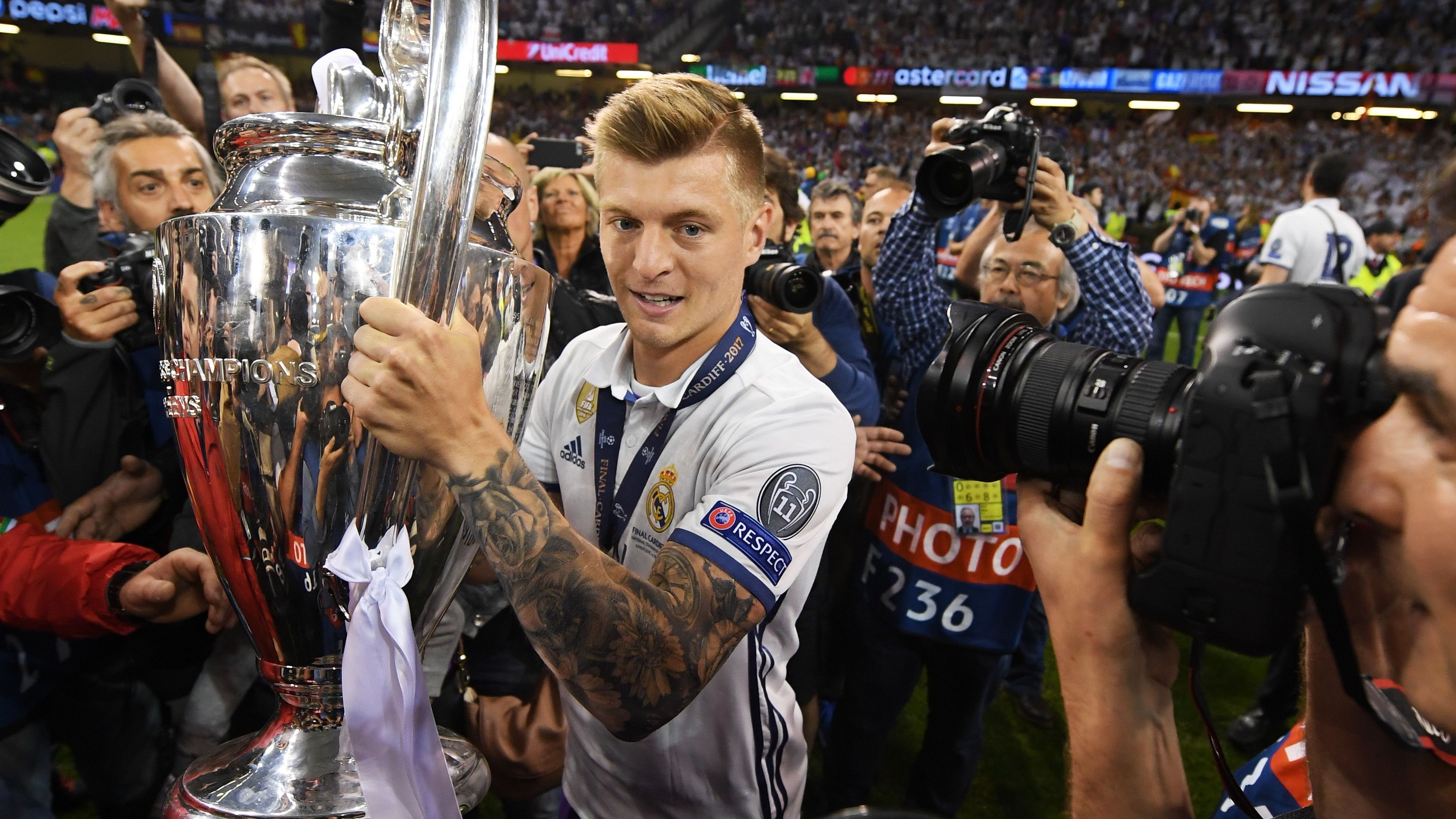 <strong>Champions League 2017 gegen Juventus Turin</strong><br>Der dritte CL-Titel für Toni Kroos. Am 3. Juni fertigten die "Königlichen" Juventus Turin in Cardiff ab und schnappten sich den Henkelpott. Kroos spielte 89 Minuten und wurde beim Stand von 3:1 für Alvaro Morata ausgewechselt, kurz darauf besorgte Marco Asensio den 4:1-Endstand.