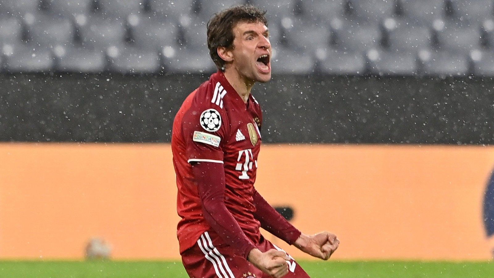 
                <strong>Thomas Müller</strong><br>
                Ist bei Geisterkulisse wieder gut hörbar als "Radio Müller" auf Sendung. Treibt seine Mitspieler an und ist selbst gewohnt aktiv. Beweist beim 1:0 Riecher und Durchsetzungsvermögen. Macht in der letzten halben Stunde den jungen Jamal Musiala mit seinen Anweisungen deutlich besser. ran-Note: 2
              