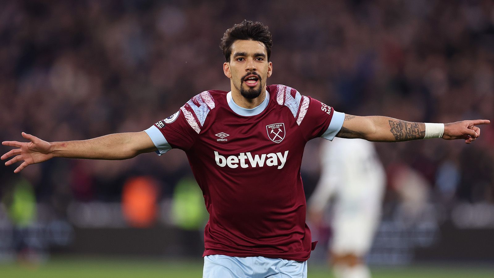 
                <strong>21. Lucas Paqueta (West Ham United/ 42,95 Millionen Euro)</strong><br>
                Der 25-Jährige brauchte nach seinem Wechsel von Lyon nach London lange, um sich an die Premier League zu gewöhnen. Fast sinnbildlich dafür ist, dass die Hammers lange Zeit gegen den Abstieg spielten. Für knapp 43 Millionen Euro hat sich der Klub sicherlich mehr erwartet, als das, wozu Paqueta zu leisten imstande war. ran-Note: 4
              