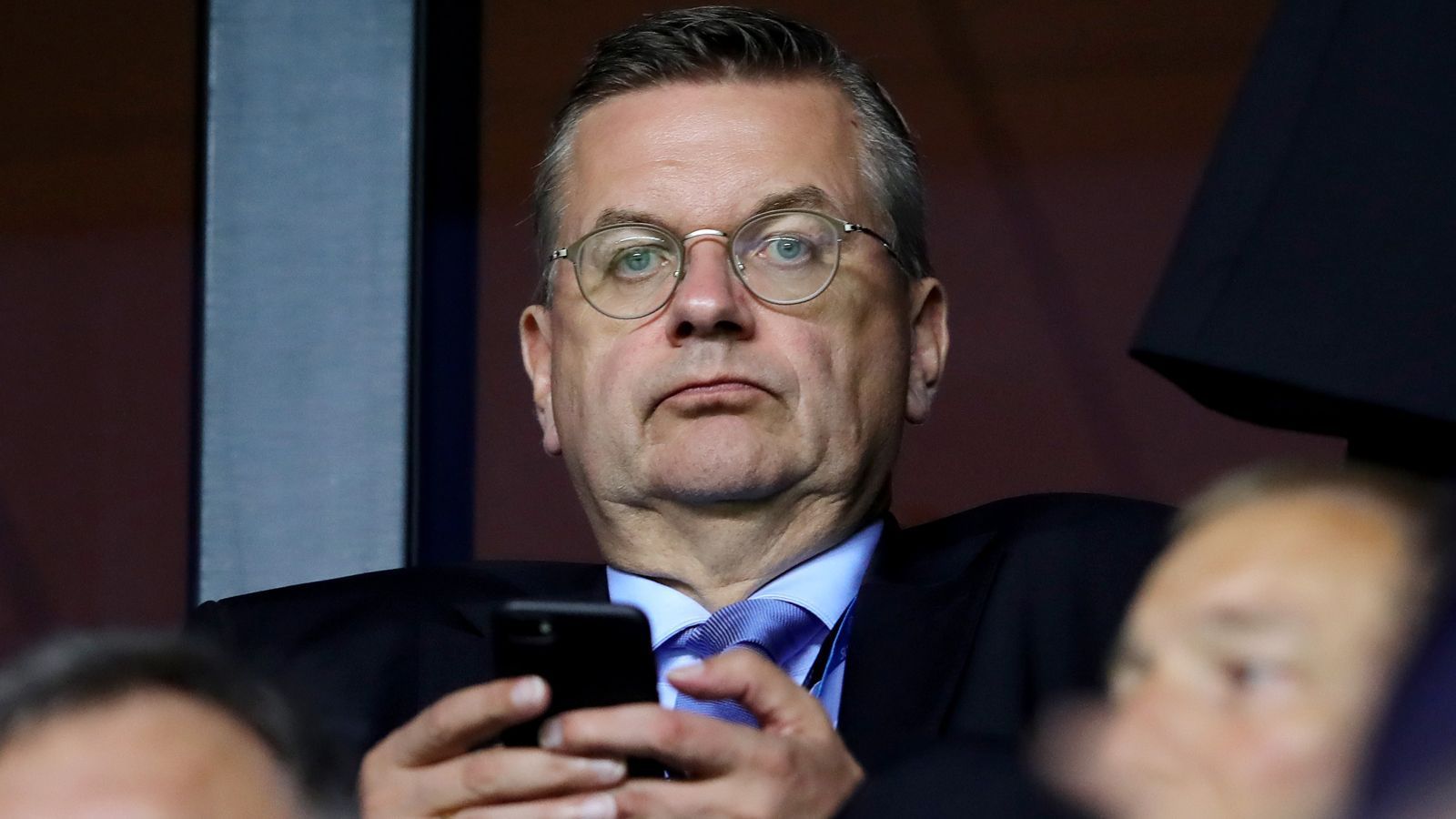 
                <strong>Real vs. Atletico: Der UEFA Supercup in Bildern</strong><br>
                Auch DFB-Präsident Reinhard Grindel sitzt auf der Tribüne. Und ja, er hat getwittert: "Atletico startet furios mit einem frühen Tor in das Madrider Derby im #Supercup gegen Real. Mit Toni Kroos ist ein deutscher Spieler dabei. Ich drücke die Daumen, dass im nächsten Jahr auch wieder ein deutscher Verein vertreten ist."
              