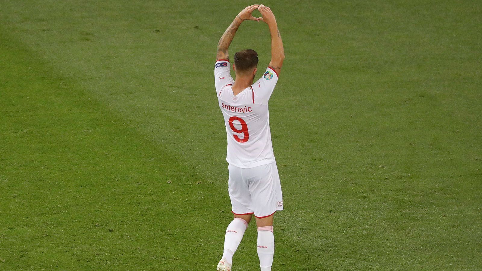 
                <strong>Haris Seferovic (Sturm)</strong><br>
                Bei Benfica Lissabon erzielte er in der abgelaufenen Saison 22 Tore und hat nun mit seinen Leistungen bei der EM wohl auch Interesse aus der Premier League auf den Plan gerufen. Einem Bericht zufolge sollen Everton und Wolverhampton Interesse am Schweizer Stürmerstar bekundet haben. 
              