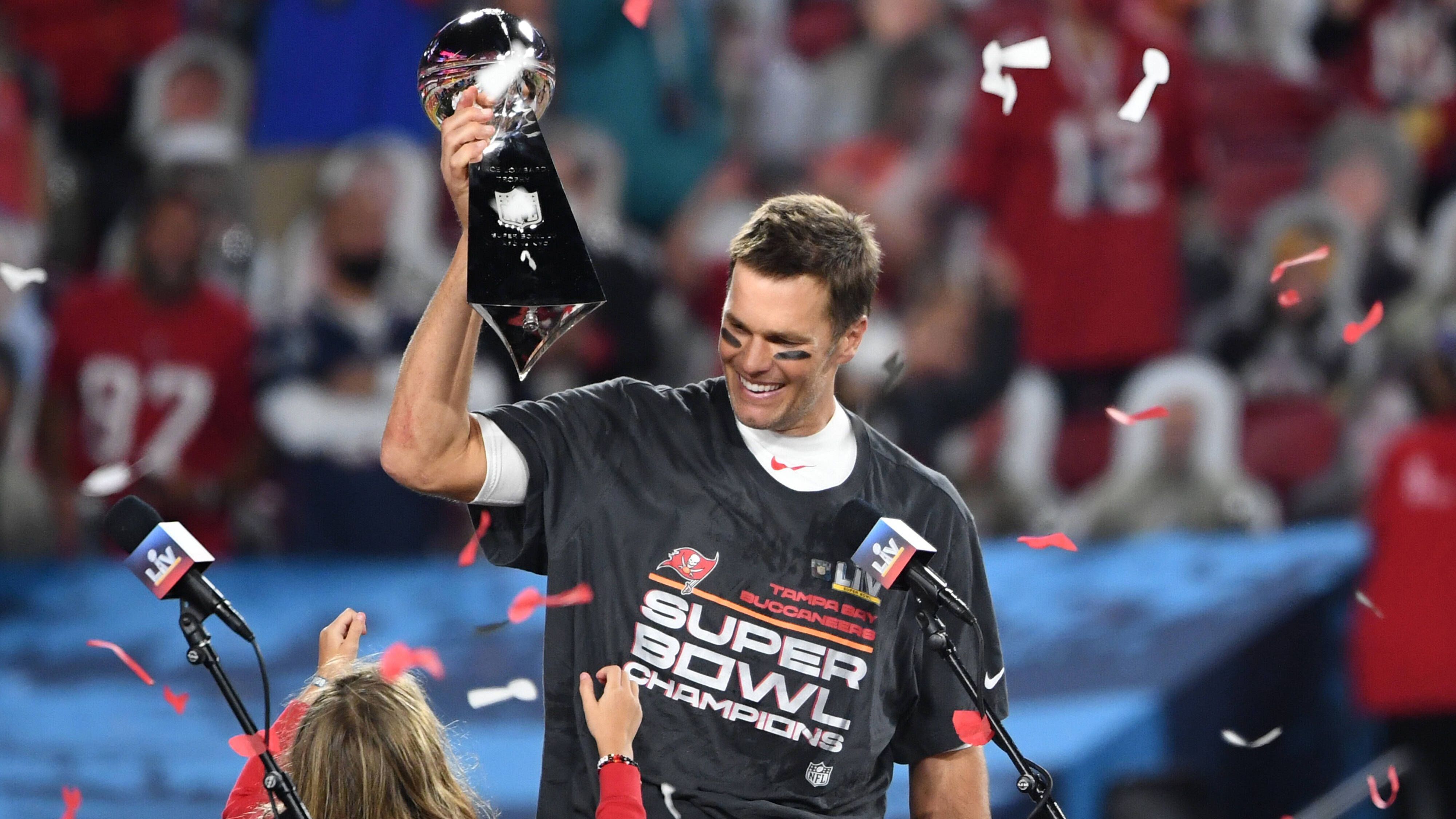 <em><strong>NFL: Wie hätte sich die NFL-Geschichte entwickelt, wenn Tom Brady nie in der Liga gespielt hätte?</strong><br>Tom Brady zog mit den Patriots neunmal in den Super Bowl ein sowie einmal mit Tampa Bay. Er gewann davon siebenmal, sechsmal mit New England und einmal mit den Buccaneers.&nbsp;Damit ist er die unangefochtene Nummer Eins im American Football. Wir haben ChatGPT gefragt, welche Teams diese Super Bowls gewonnen hätten, wenn es Tom Brady nie in die NFL geschafft hätte.</em>