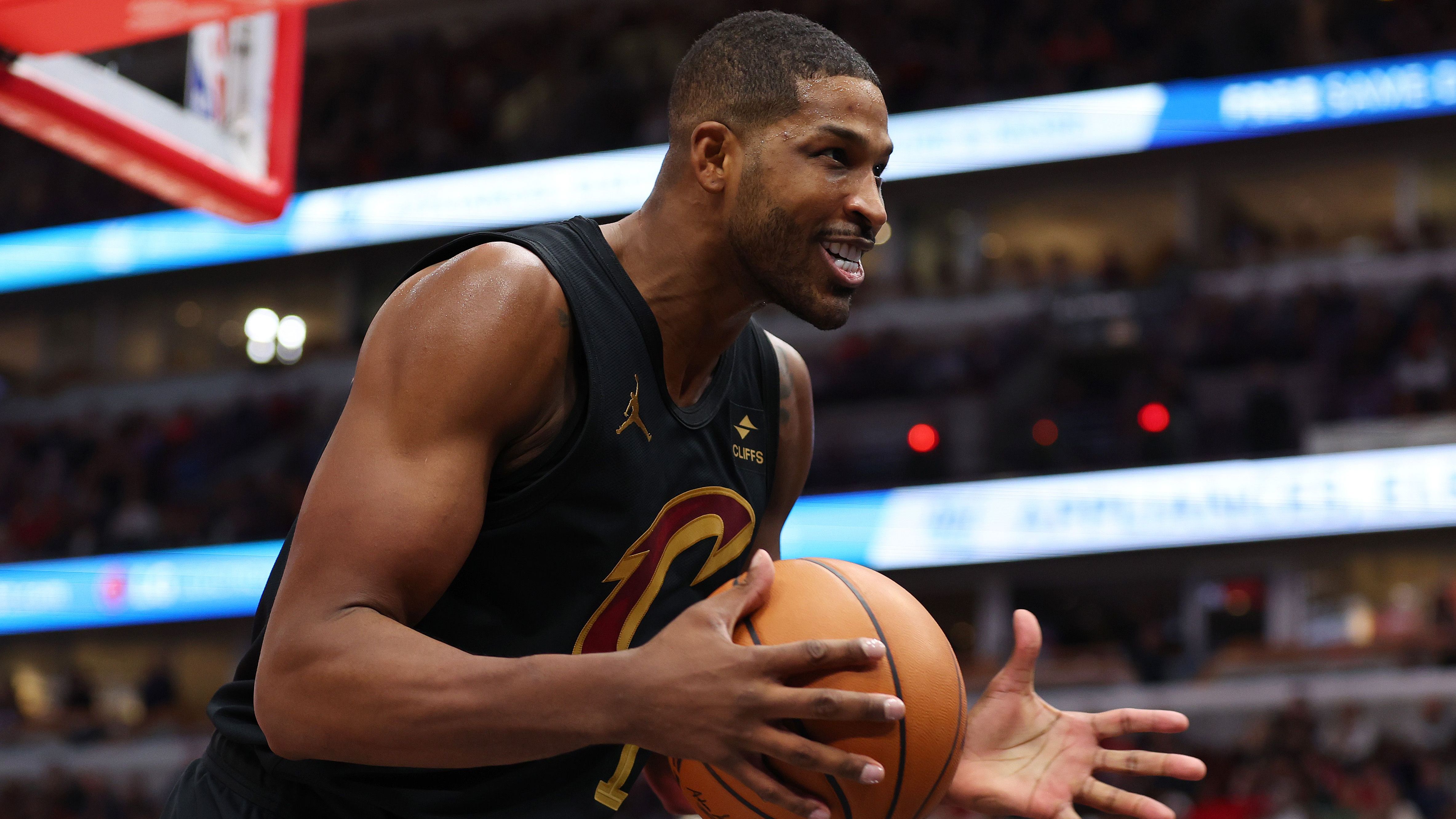 <strong>Tristan Thompson - 25 Spiele</strong> <br>Tristan Thompson darf vorerst nur zuschauen. Der Center der Cleveland Cavaliers wurde des Dopings überführt und wurde deshalb von der Liga am 23. Januar 2024 für 25 Spiele suspendiert.