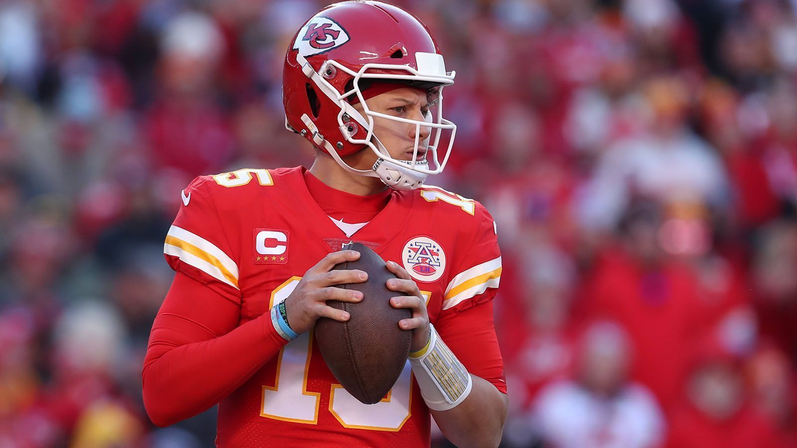 
                <strong>7. Platz (geteilt): Kansas City Chiefs</strong><br>
                &#x2022; Overall Rating: <strong></strong><br>&#x2022; Beste Spieler: Travis Kelce (98), Patrick Mahomes (95), Chris Jones (91)<br>
              