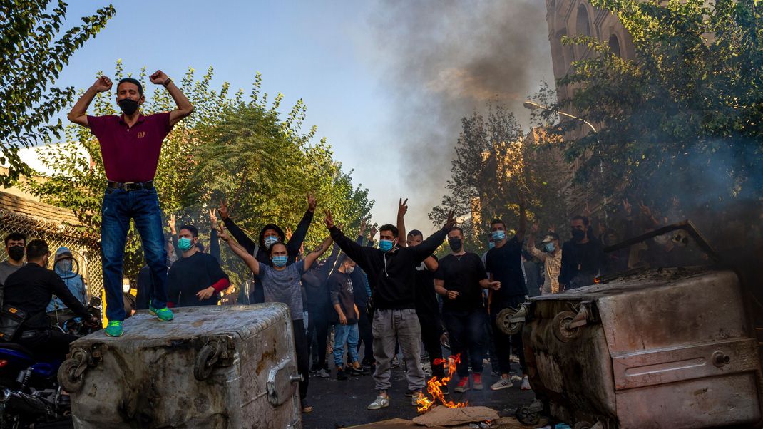 Die Proteste im Iran halten trotz der Brutalität der Regierung an.