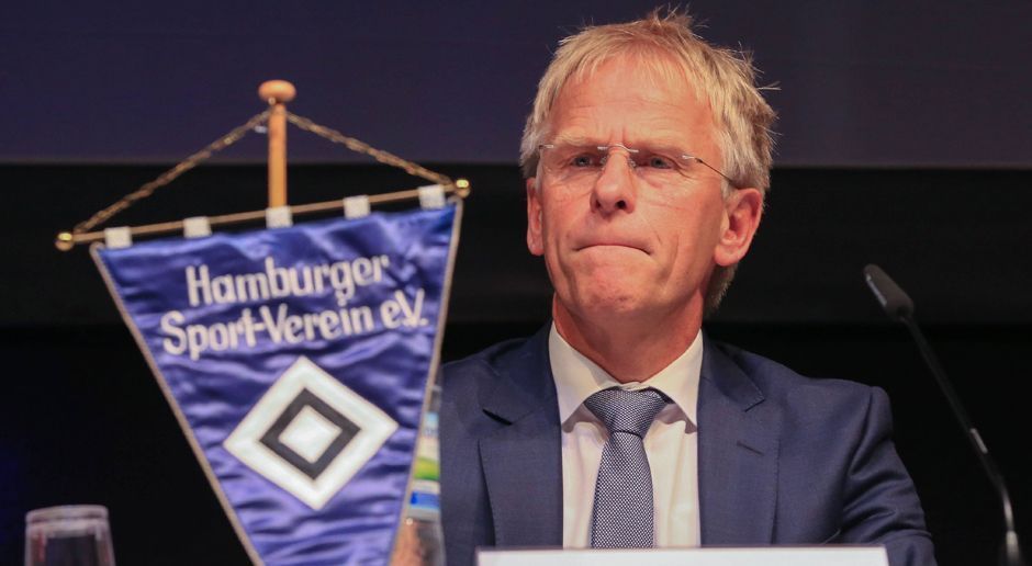 
                <strong>Jens Meier (Vereinspräsident 2015 - 2018) </strong><br>
                Der Hamburger Hafen-Chef wurde im Januar 2015 zum Präsidenten des Hamburger SV e.V. gewählt. Er agierte zwar im Hintergrund, verkrachte sich aber mit Klaus-Michael Kühne, als er den Aufsichtsrat neu zusammenstellte und keinen Vertrauten des Investors in den Kreis aufnahm. Bei den Neuwahlen im Februar 2018 unterlag er Bernd Hoffmann.
              