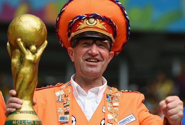 
                <strong>Verrückt, sexy, skurril: Fans in Brasilien</strong><br>
                Marschrichtung klar: Die niederländischen Fans gehen klar von einem Sieg ihrer Mannschaft aus.
              