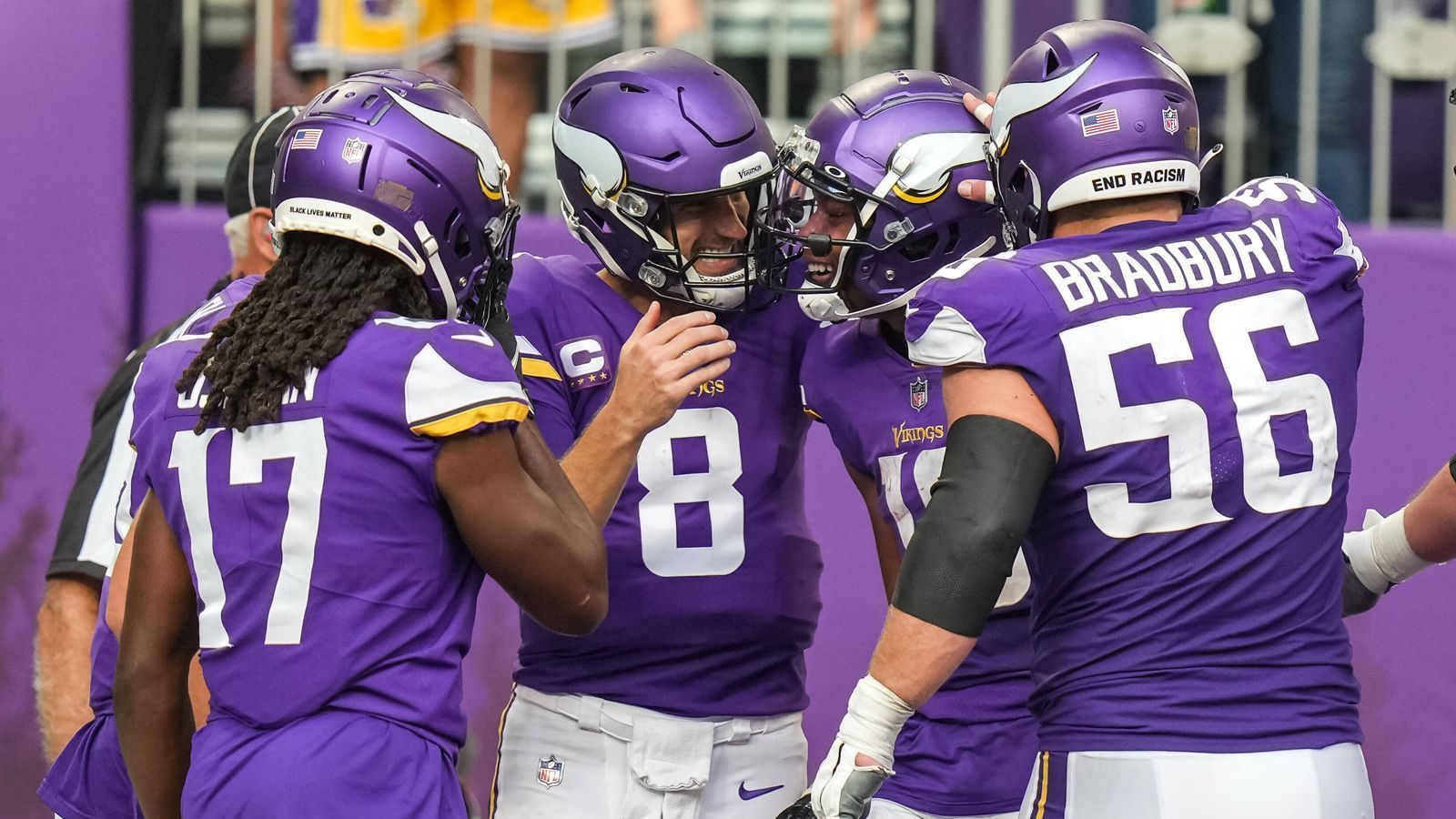 
                <strong>Minnesota Vikings (NFC North)</strong><br>
                &#x2022; <strong>Heimspiele: </strong>Buccaneers (Woche 1), Chargers (Woche 3), Chiefs (Woche 5), 49ers (Woche 7), Saints (Woche 10), Bears (Woche 12), Lions (Woche 16), Packers (Woche 17)<br>&#x2022; <strong>Auswärtsspiele: </strong>Eagles (Woche 2), Panthers (Woche 4), Bears (Woche 6), Packers (Woche 8), Falcons (Woche 9), Broncos (Woche 11), Raiders (Woche 14), Bengals (Woche 15), Lions (Woche 18)<br>
              