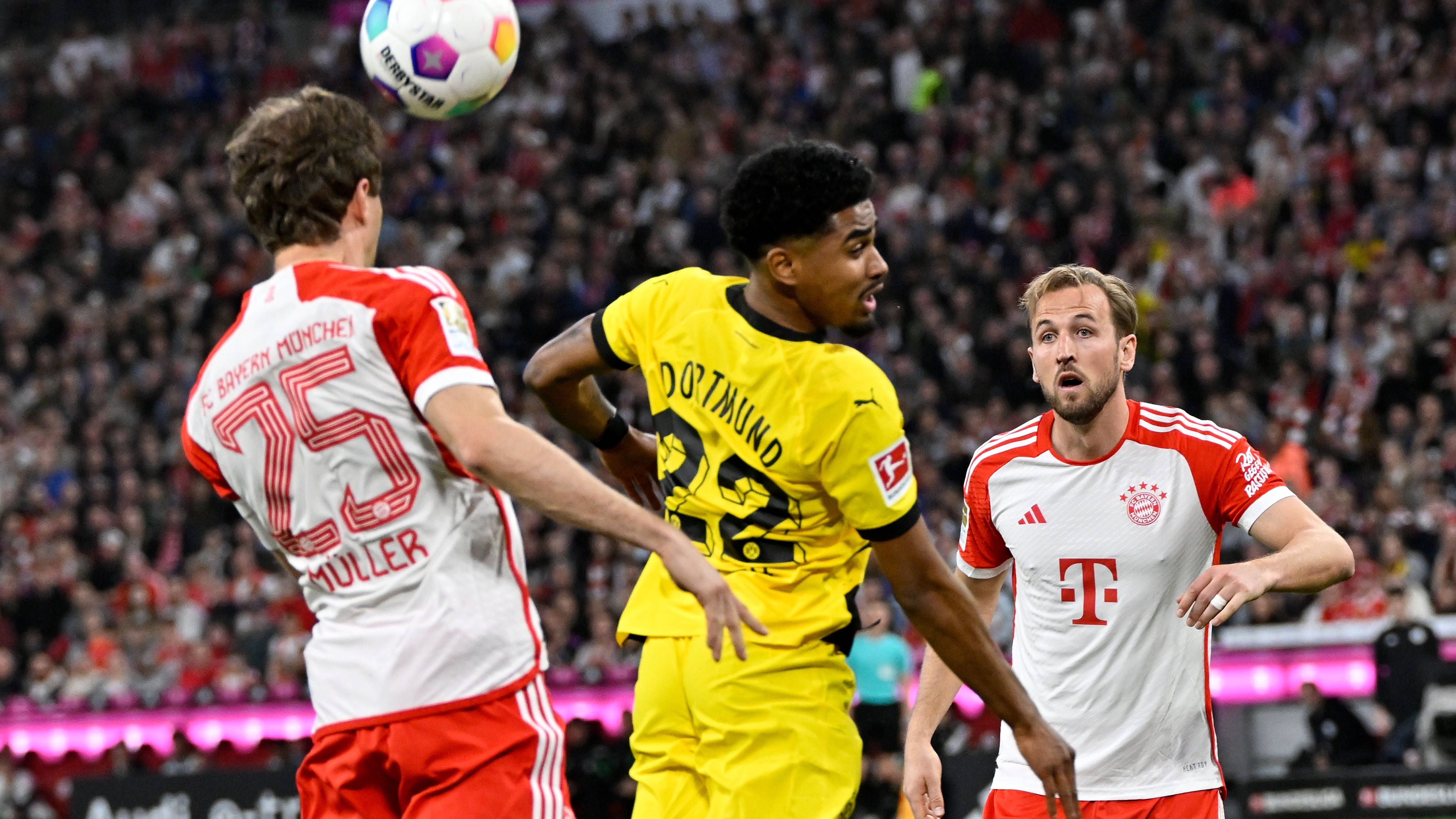 <strong>Bundesliga 2023/24</strong><br>In den letzten Jahren hatten die Bayern meist das bessere Ende für sich, das Hinspiel in der vergangenen Saison gewinnen die Münchner in Dortmund mit 4:0. Im Rückspiel im März revanchiert sich der BVB aber mit einem 2:0-Sieg in München. Wer wird diesmal die Oberhand im deutschen Clasico behalten?