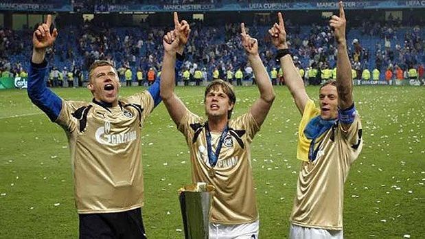 <strong>Die Europacup-Sieger seit 1990: Zenit St. Petersburg (Saison 2007/2008)</strong><br>
                2008 jubelte Zenit St. Petersburg: Pavel Pogrebnyak (l.) und Anatolij Timoschtschuk (r.) schrieben damals Geschichte. Die Russen bezwangen die Glasgow Rangers mit 2:0 und holten ihren ersten europäischen Titel. Zuvor hatte man den FC Bayern im Halbfinale ausgeschaltet.
