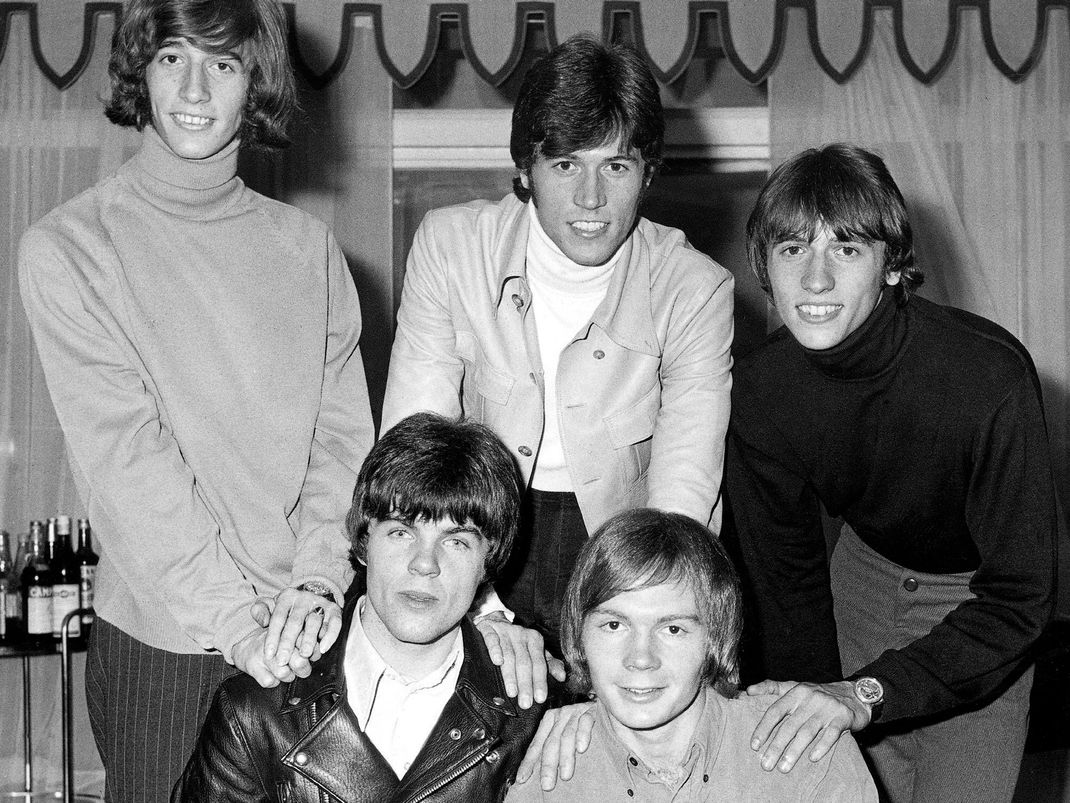 Die Bee Gees: Die Zwillinge Robin und Maurice Gibb mit ihrem Bruder Barry, Vince Melounay und Colin Petersen (v. r.) 1967.