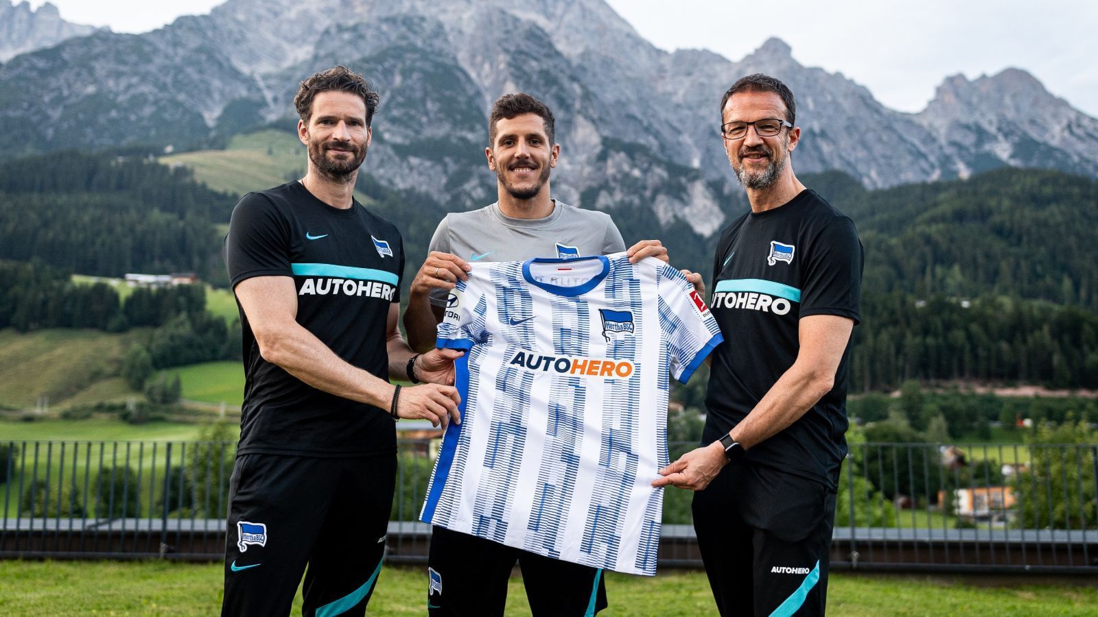 
                <strong>Stevan Jovetic (Hertha BSC)</strong><br>
                Hertha BSC hat auf den Abgang von Jhon Cordoba reagiert und einen weiteren Stürmer verpflichtet. Der montenegrinische Nationalspieler kommt ablösefrei von der AS Monaco. "Mit Stevan bekommen wir einen klassischen Zentrumsspieler für die Offensive, der viel Erfahrung aus den Topligen in Europa mitbringt. Egal ob in der Premier League, der Serie A, der Ligue 1 oder der LaLiga, überall hat Stevan seine Tore erzielt", so Hertha-Sportdirektor Fredi Bobic. Jovetic ist damit einer der wenigen Spieler, die in allen fünf Top-Ligen Europas spielten.
              