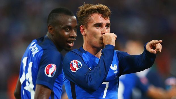 
                <strong>Frankreich vs. Albanien</strong><br>
                2. Gruppenspieltag: Lange konnten auch die Albaner dem Druck Frankreichs standhalten - bis zur 90. Minute. Dann schlug Antoine Griezmann zum ersten Mal im Turnier zu. Es sollte nicht das letzte Tor bei der EM bleiben ...
              