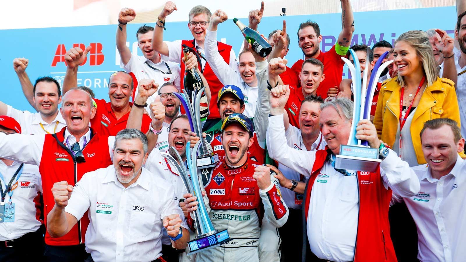 
                <strong>Kann Audi den Doppelsieg wiederholen?</strong><br>
                Hinter Abt fuhr sein Teamkollege Lucas di Grassi vergangenes Jahr auf Rang zwei und sorgte damit für einen Doppelsieg des Teams "Audi Sport Abt Schaeffler". Können die beiden ihren Erfolg aus dem letzten Jahr wiederholen?
              