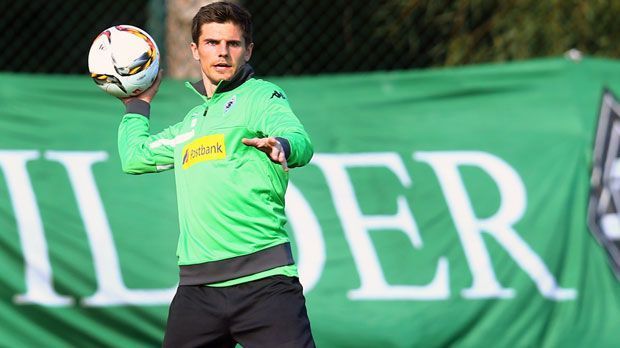 
                <strong>Jonas Hofmann (Borussia Mönchengladbach)</strong><br>
                Rechtes Mittelfeld: Jonas Hofmann. Er wechselte von einer Borussia zur anderen und tauschte damit wohl die Ersatzbank in Dortmund gegen einen Stammplatz in Gladbach. Sein Potenzial ist unbestritten und deshalb wird er sich auch nicht durch den schwachen Rückrundenstart der Fohlen aus der Bahn werfen lassen.
              