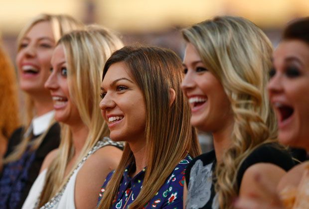 
                <strong>Gute Laune bei Bouchard und Co.</strong><br>
                Die Stimmung bei den WTA-Masters-Teilnehmerinnen ist prächtig (von rechts): Agnieszka Radwanska, Genie Bouchard, Simona Halep, Petra Kvitova und Maria Scharapowa.
              