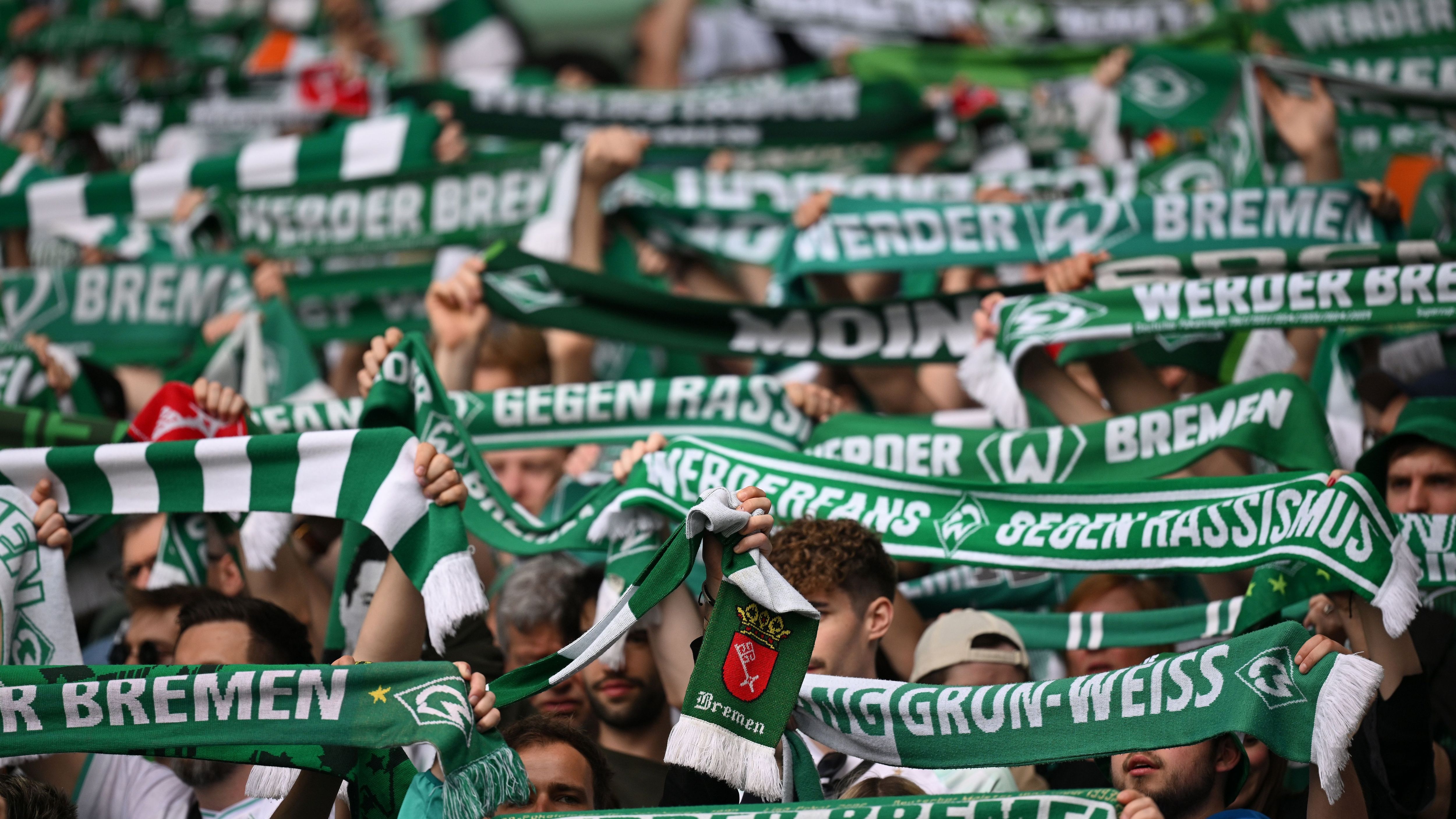 <strong>Platz 7: Werder Bremen</strong><br>Verkaufte Dauerkarten: 27.000<br>Verkauf beendet? Ja<br>Zuschauerkapazität im Weserstadion: 42.100