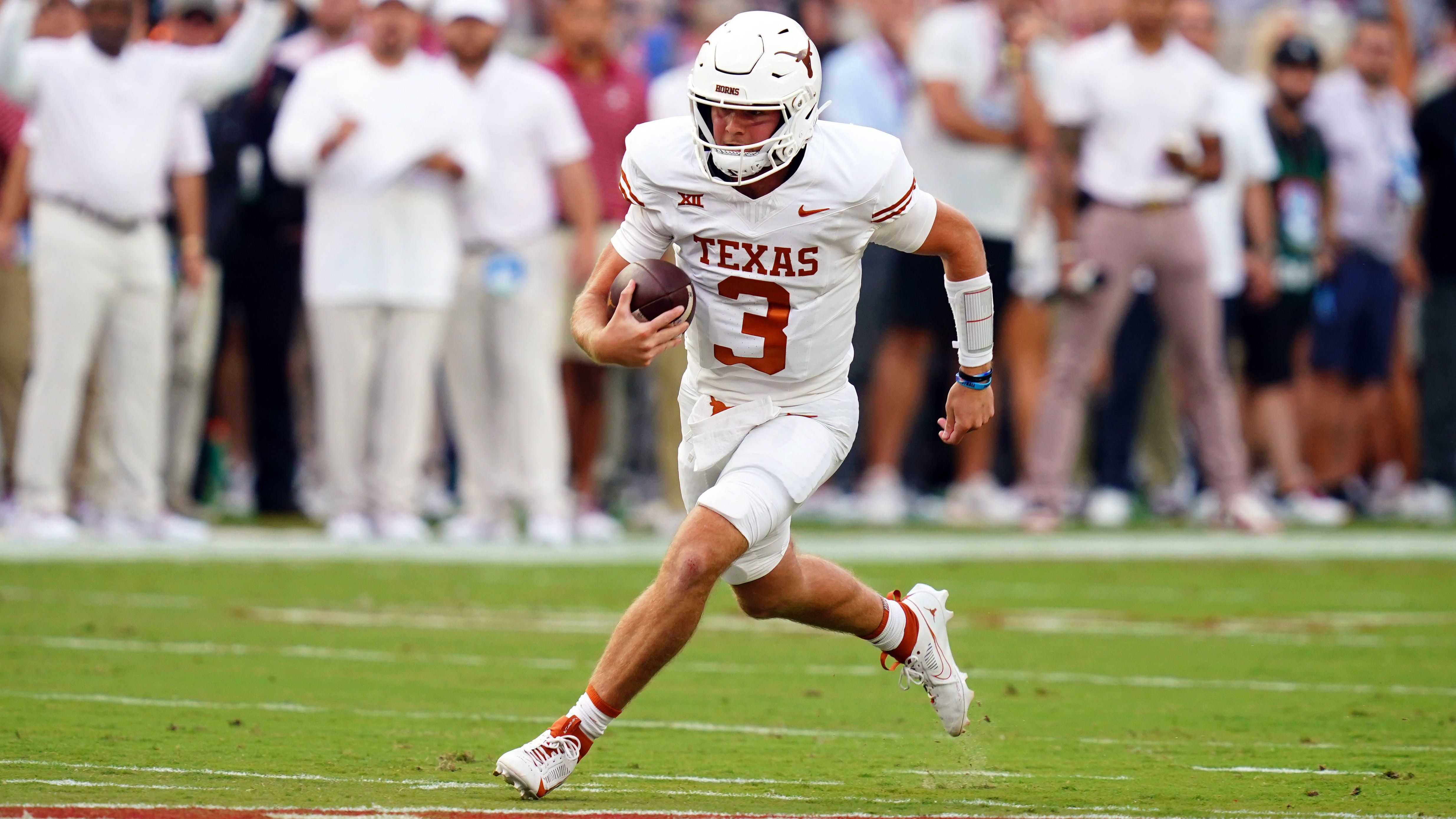 <strong>Platz 10: Quinn Ewers</strong><br>Der Quarterback der Texas Longhorns soll ca. 1,2 Millionen Dollar im Jahr verdienen. Hauptverantwortlich dafür sind seine Werbedeals mit Panini America und Ryl Tea. Zudem hat er 207.000 Follower in den sozialen Netzwerken.